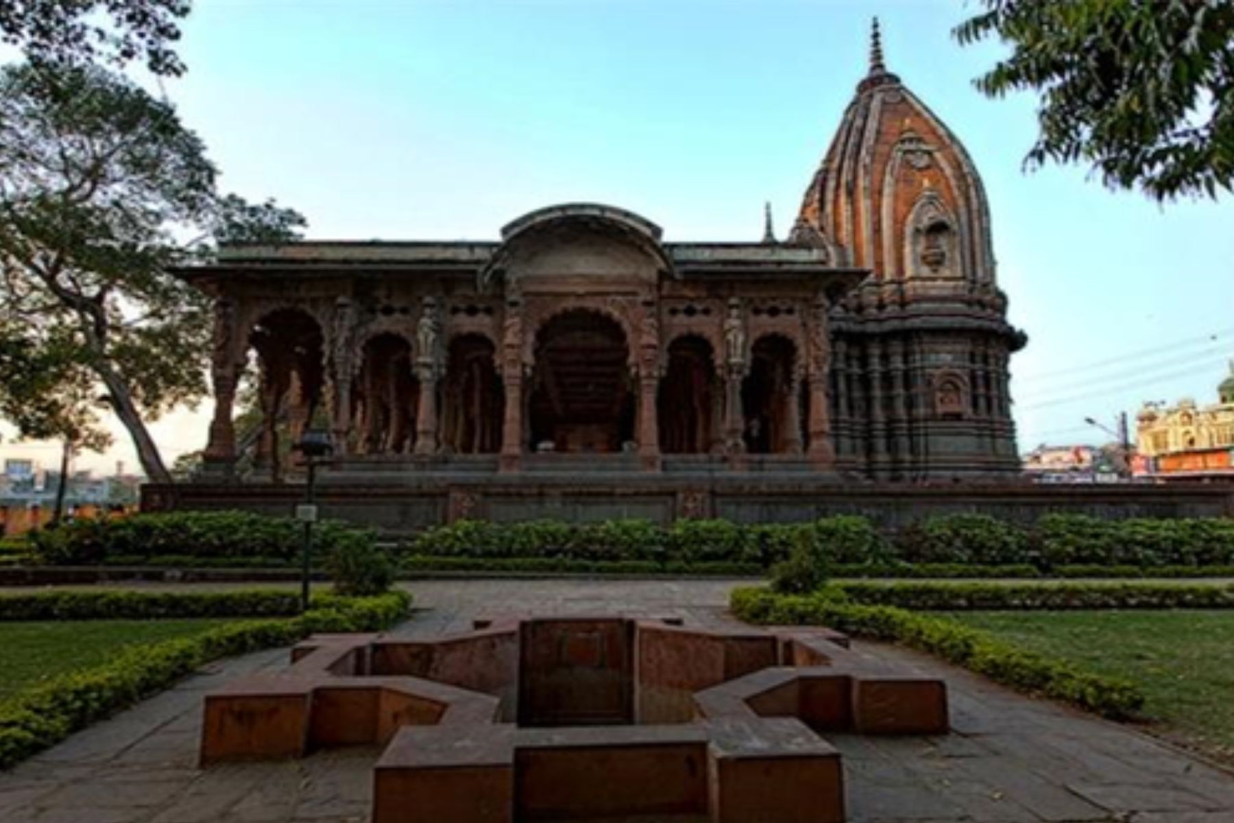cenotaphs (chhatris)